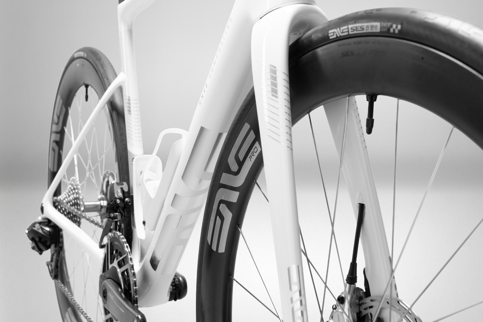 ENVE SES Aero Bottle Cages fitted to the Melee V2